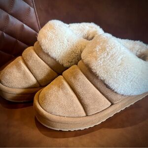 UGG Cozy Tan and Cream Slippers Size 6 Women’s-Slightly Used